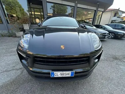 Usata Porsche Macan Sport 265 CV (194 kW) 2022 Grigio vulcano metallizzato SUV