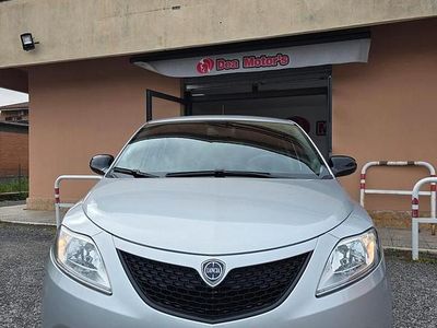 Begagnad Lancia Ypsilon Gold 69 HK (50 kW) 2020 Grå Halvkombi