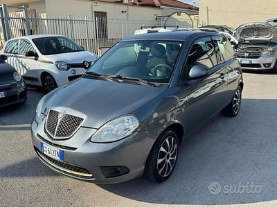Usata Lancia Ypsilon 60 CV (44 kW) 2010 Grigio Utilitaria
