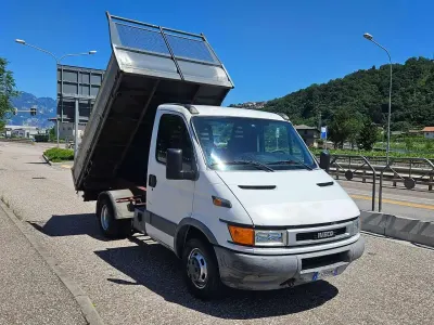Usata Iveco Daily 95 CV (69 kW) 2003 Bianco Furgone