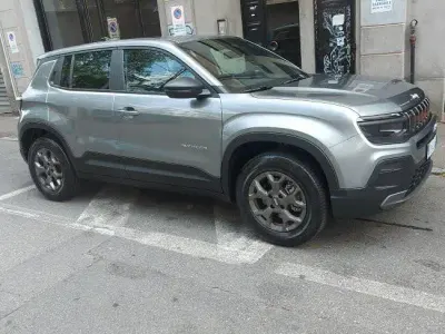 Nuova Jeep Avenger Longitude 101 CV (74 kW) 2026 Grigio SUV