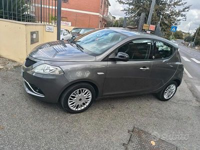 Usata Lancia Ypsilon Gold 69 CV (50 kW) 2018 Grigio Utilitaria