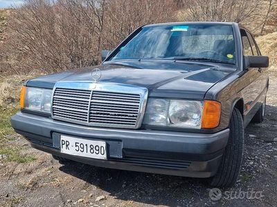 Usata Mercedes 190 109 CV (80 kW) 1991 Grigio Berlina