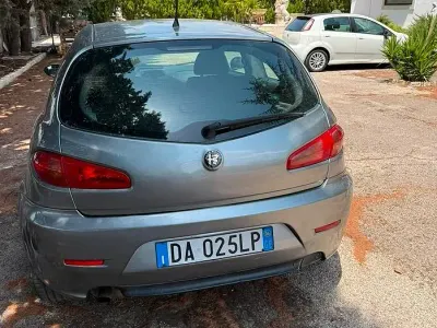 Usata Alfa Romeo 147 120 CV (88 kW) 2006 Grigio Utilitaria