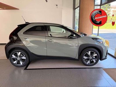 Nuova Toyota Aygo X 92 CV (67 kW) 2026 Verde SUV