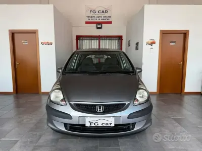 Usata Honda Jazz 78 CV (57 kW) 2006 Grigio Utilitaria