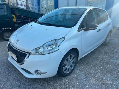 Usata Peugeot 208 68 CV (50 kW) 2015 Bianco Utilitaria