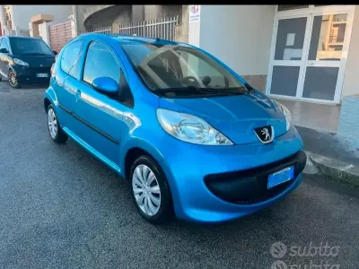 Usata Peugeot 107 68 CV (50 kW) 2006 Bluazzurro Utilitaria