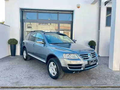 Usata VW Touareg 174 CV (127 kW) 2006 Grigio SUV