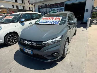 Usata Dacia Sandero Expression 101 CV (74 kW) 2024 Grigio Berlina
