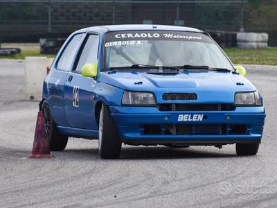 Käytetty Renault Clio 147 HP (108 kW) 1995 Sedan