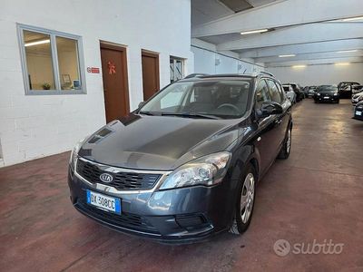 Begagnad Kia Ceed EX 109 HK (80 kW) 2009 Grå Halvkombi