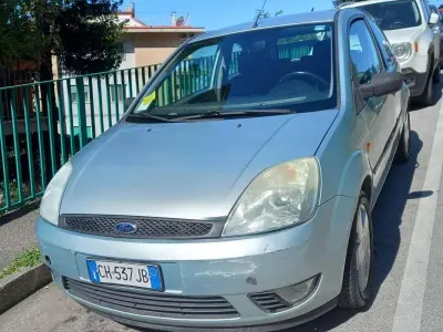 Usata Ford Fiesta Ambiente 75 CV (55 kW) 2003 Verde Utilitaria