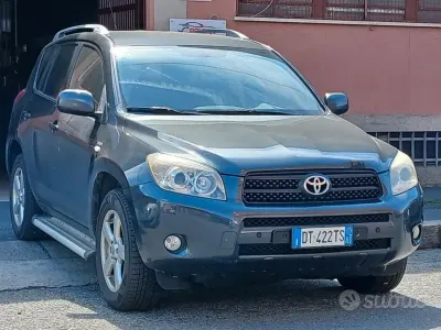 Usado Toyota RAV4 Sol 136 CV (100 kW) 2009 Gris SUV