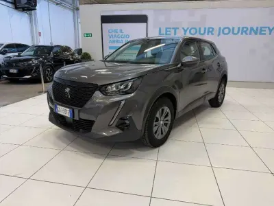 Usata Peugeot 2008 Active 131 CV (96 kW) 2022 Grigio platinum SUV