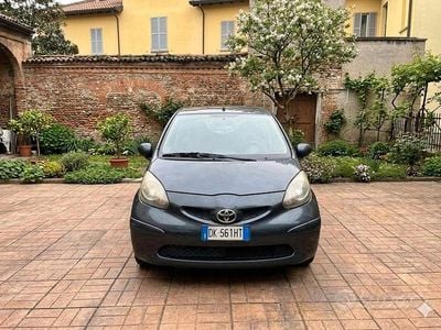 Usata Toyota Aygo 67 CV (49 kW) 2007 Grigio Utilitaria
