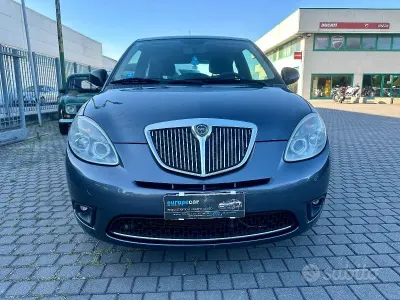 Usata Lancia Ypsilon 75 CV (55 kW) 2011 Grigio Utilitaria