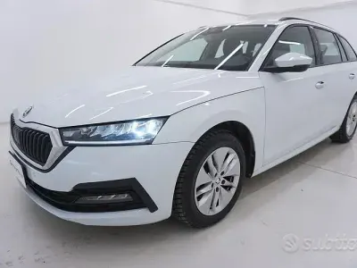 Usata Skoda Octavia Executive 116 CV (85 kW) 2022 Bianco Station wagon