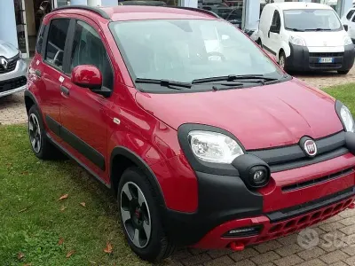 Usata Fiat Panda Cross Cross 69 CV (50 kW) 2024 Rosso Utilitaria
