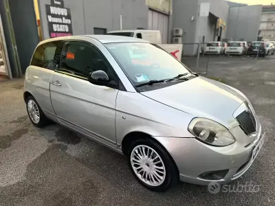Usata Lancia Ypsilon Silver 69 CV (50 kW) 2011 Grigio Utilitaria