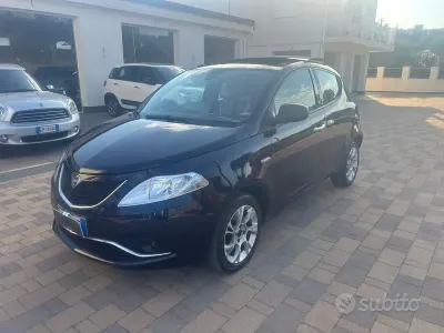 Usata Lancia Ypsilon Platinum 69 CV (50 kW) 2016 Bluazzurro Utilitaria