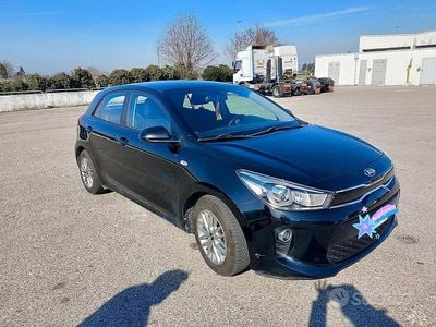 Usata Kia Rio Active 77 CV (56 kW) 2017 Nero Berlina