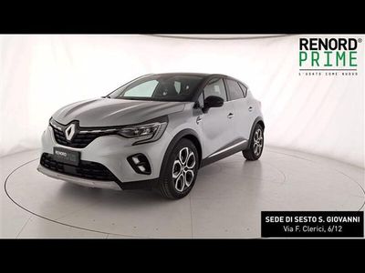 Usata Renault Captur Techno 145 CV (106 kW) 2023 Grigio chiaro SUV
