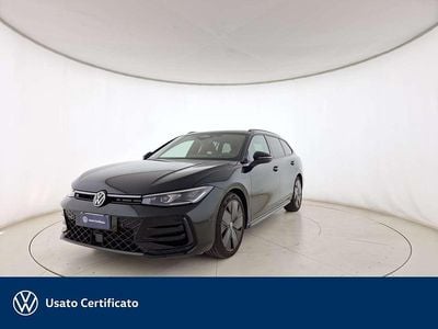 Grenadill black metallizzato Usata 2025 VW Passat R-line Station wagon | 45.400 € (Super prezzo)