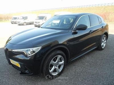 Usata Alfa Romeo Stelvio Super 209 CV (153 kW) 2017 Nero metallizzato SUV