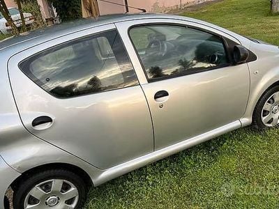 Usata Toyota Aygo 67 CV (49 kW) 2008 Grigio Utilitaria