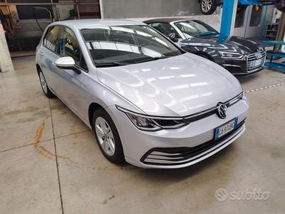 Używany VW Golf VII Style 115 KM (84 kW) 2020 Szary Sedan/Limuzyna