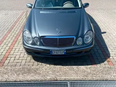 Usata Mercedes E280 190 CV (139 kW) 2005 Grigio Berlina