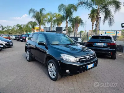Usata Toyota RAV4 Luxury 136 CV (100 kW) 2008 Nero SUV