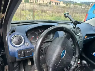 Usata Ford Fiesta 75 CV (55 kW) 2007 Utilitaria