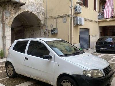 Usata Fiat Punto 69 CV (50 kW) 2004 Bianco Utilitaria