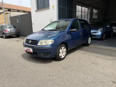 Usata Fiat Punto Active 60 CV (44 kW) 2004 Blu Utilitaria