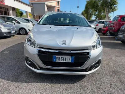 Usata Peugeot 208 82 CV (60 kW) 2018 Argento Utilitaria
