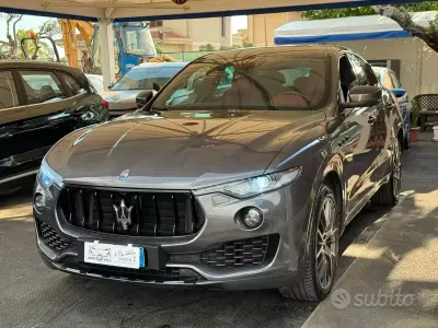 Usata Maserati Levante 275 CV (202 kW) 2017 Grigio SUV