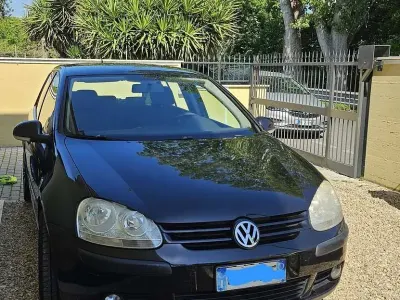 Begagnad VW Golf V 105 HK (77 kW) 2007 Svart Sedan
