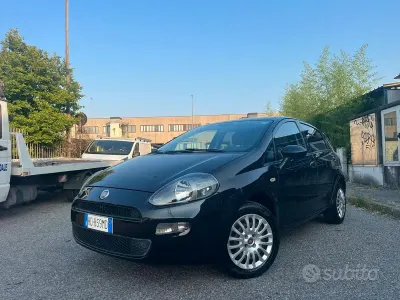 Usata Fiat Punto 69 CV (50 kW) 2012 Nero Utilitaria