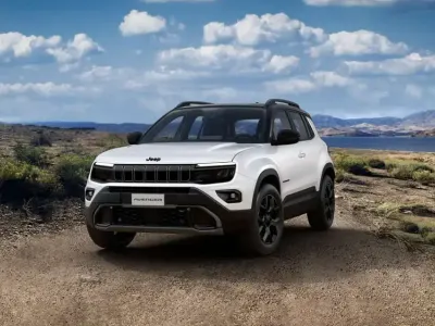 Nuova Jeep Avenger 136 CV (100 kW) 2026 Snow con tetto volcano SUV