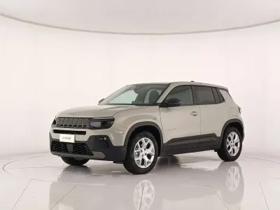 Usata Jeep Avenger Altitude 101 CV (74 kW) 2025 Stone grey matellic SUV