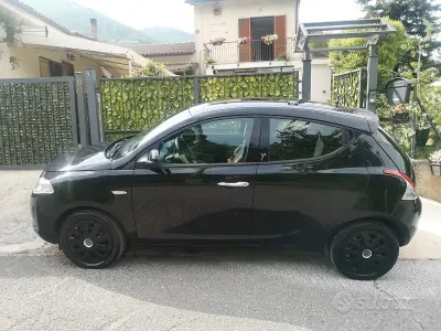 Usata Lancia Ypsilon 69 CV (50 kW) 2012 Nero Utilitaria