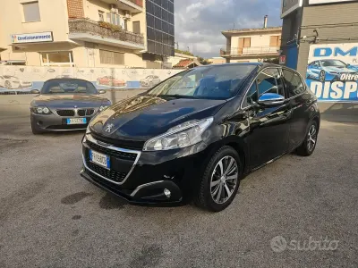 Usata Peugeot 208 Allure 75 CV (55 kW) 2018 Nero Utilitaria
