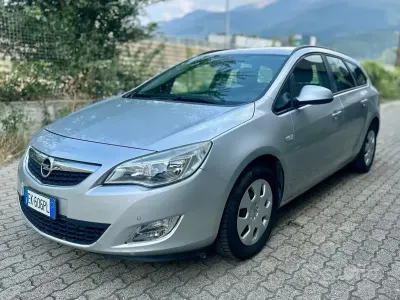 Usata Opel Astra 110 CV (80 kW) 2011 Grigio Station wagon