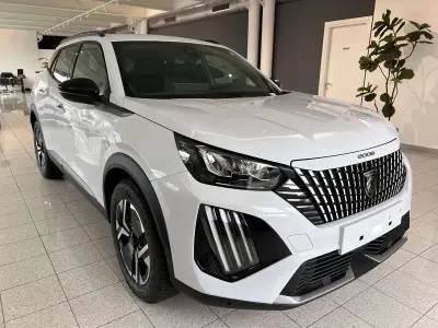 Usata Peugeot 2008 Allure 131 CV (96 kW) 2025 Grigio metallizzato SUV