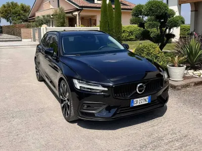 Usata Volvo V60 Business Edition 150 CV (110 kW) 2020 Nero Station wagon