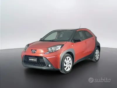 Usata Toyota Aygo X Trend 72 CV (52 kW) 2022 Rosso SUV
