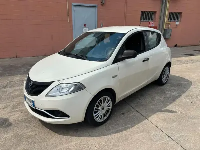 Usata Lancia Ypsilon Gold 69 CV (50 kW) 2018 Bianco Utilitaria