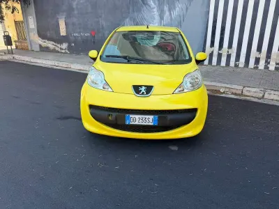Usata Peugeot 107 68 CV (50 kW) 2006 Giallo Utilitaria